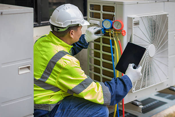 Professional Hvac technician working in Spencerville, OH